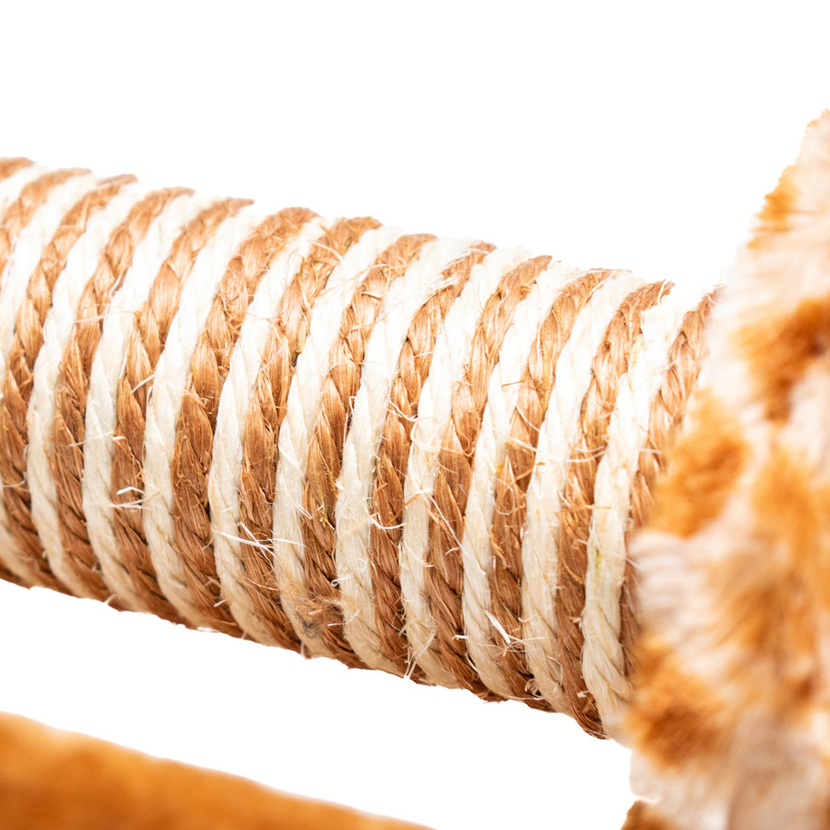 AQPET FRIENDS Rascador de sisal y peluche para la diversión de tu gato, jirafa, medidas 56x18x18 cm