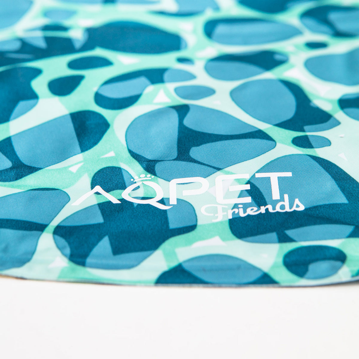 AQPET FRIENDS alfombrilla refrigerante refrescante redonda para perros, gel no tóxico, sistema de autorrefrigeración, diseño Sea, diámetro de 60 Cm